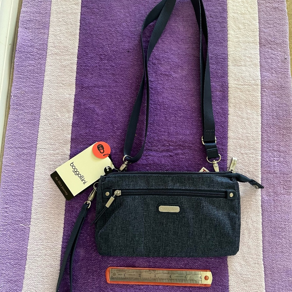 Baggallini crossbody purse - RFID